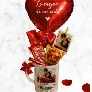 Taza con golosinas y foto